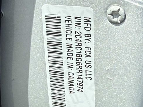 Used 2024 Chrysler Pacifica Touring-L FWD image 31