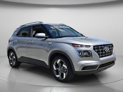 Used 2025 Hyundai Venue SEL image 9
