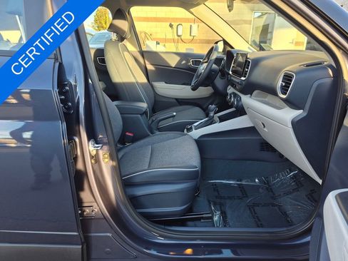 Used 2025 Hyundai Venue Limited image 32