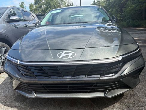New 2026 Hyundai Elantra SE FWD image 6