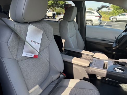 New 2025 Toyota Sienna LE image 32