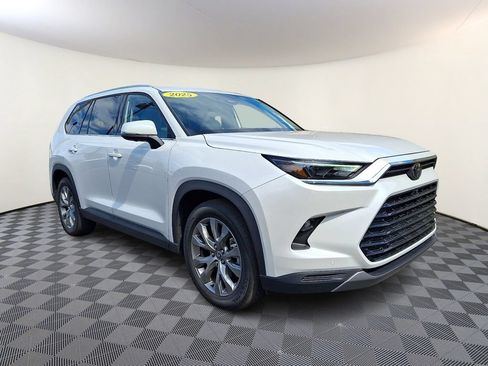 Used 2025 Toyota Grand Highlander FWD image 1