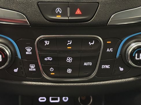 Used 2022 Chevrolet Equinox LT AWD/4WD image 17