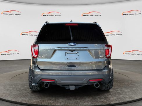 Used 2018 Ford Explorer XLT w/ Equipment Group 202A image 7