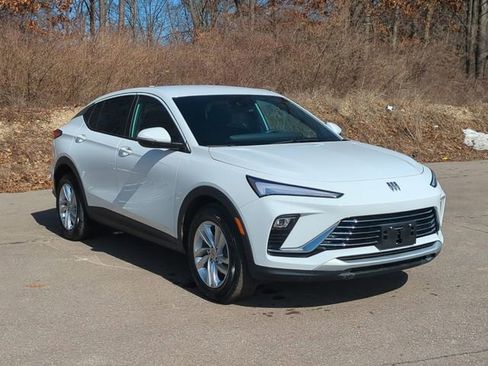 Used 2025 Buick Envista Preferred image 2