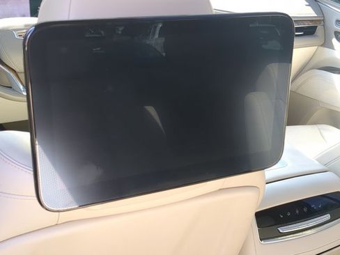 Used 2021 Cadillac Escalade Sport Platinum w/ LPO, ONYX Package image 18