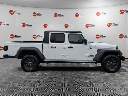 Certified 2025 Jeep Gladiator Sport image 4