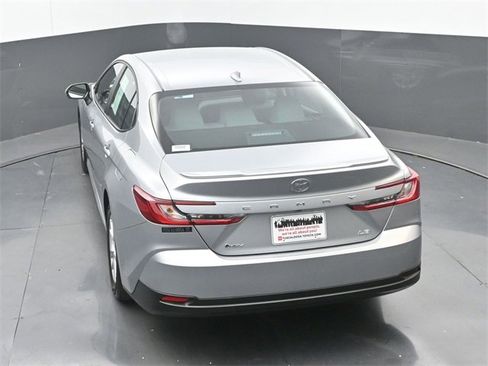 Used 2025 Toyota Camry LE image 31