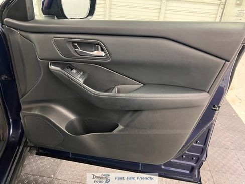 Used 2025 Nissan Rogue SV AWD/4WD image 37