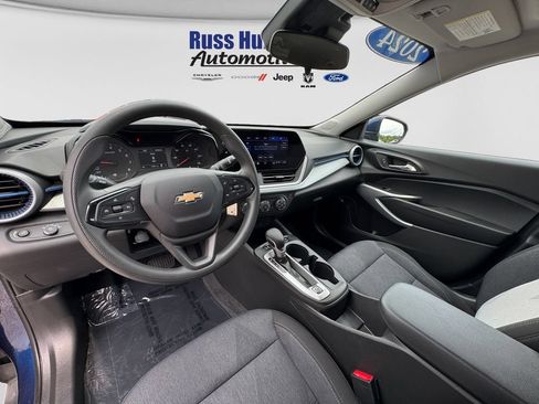Used 2024 Chevrolet Trax LS w/ LS Convenience Package FWD image 20