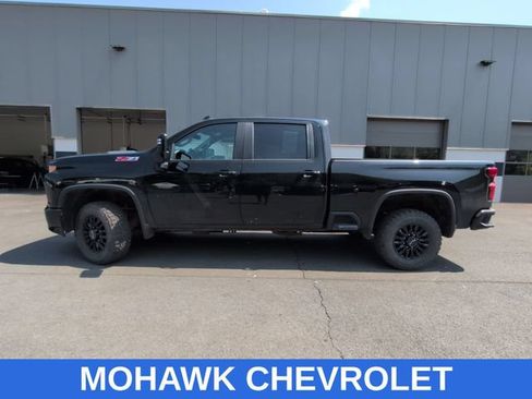 Used 2022 Chevrolet Silverado 2500 LT w/ Midnight Edition AWD/4WD image 2