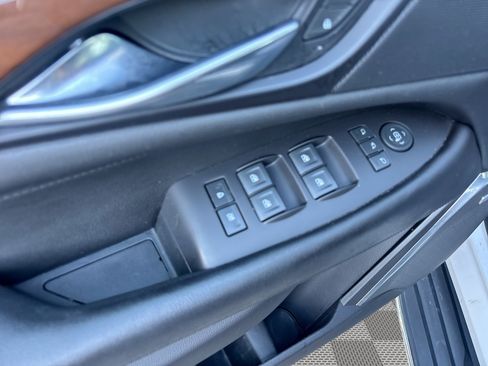 Used 2019 Cadillac Escalade ESV Luxury AWD/4WD image 15