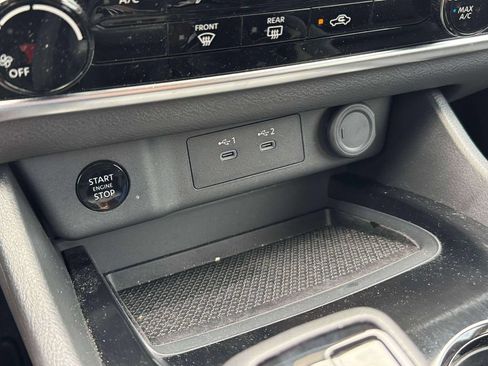 Used 2025 Nissan Rogue S AWD/4WD image 24