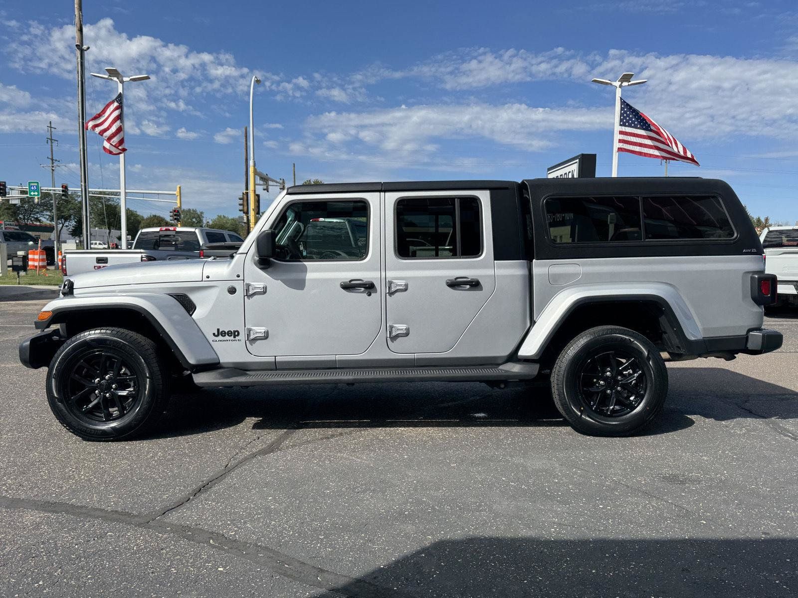 Used 2023 Jeep Gladiator Sport AWD/4WD image 4