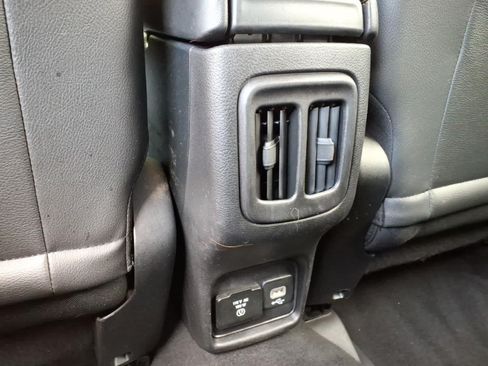 Used 2018 Jeep Compass Limited AWD/4WD image 11