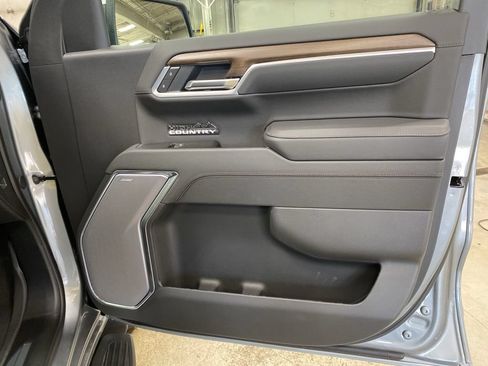New 2026 Chevrolet Silverado 1500 High Country w/ High Country Premium Package AWD/4WD image 18