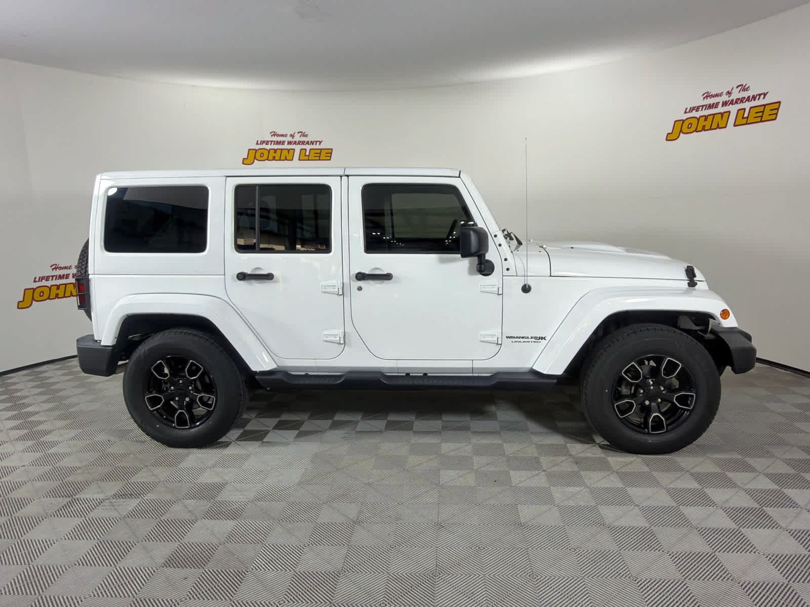 Used 2018 Jeep Wrangler Unlimited Sahara AWD/4WD image 7