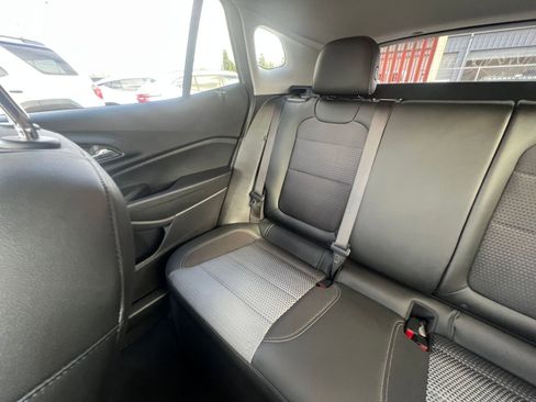 Used 2025 Chevrolet Trax LT w/ LT Convenience Package image 39