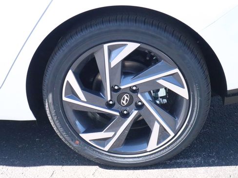 New 2026 Hyundai Elantra Limited FWD image 20