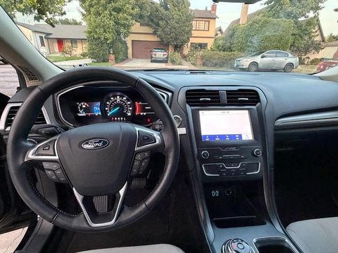 Used 2020 Ford Fusion SE w/ Equipment Group 151A image 10