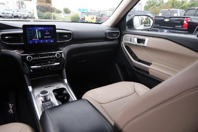 Used 2023 Ford Explorer Limited AWD/4WD image 29