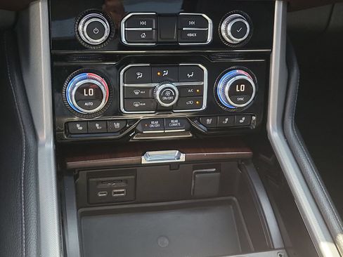 Used 2021 GMC Yukon Denali w/ Denali Premium Package RWD image 36