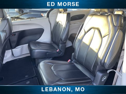 Used 2023 Chrysler Pacifica Touring-L image 23
