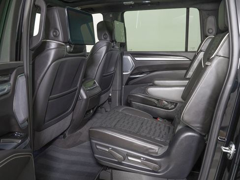 Used 2026 Cadillac Escalade ESV V image 16