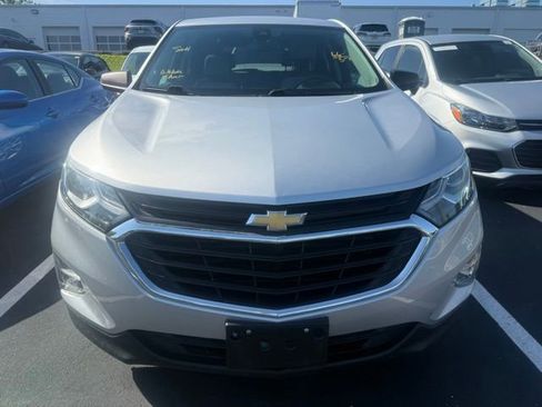 Used 2020 Chevrolet Equinox LS w/ LS Convenience Package FWD image 3