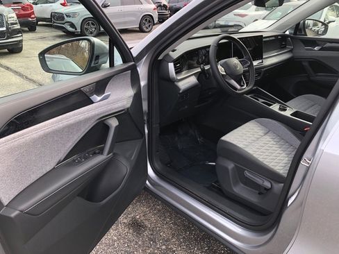 New 2026 Volkswagen Tiguan S image 10