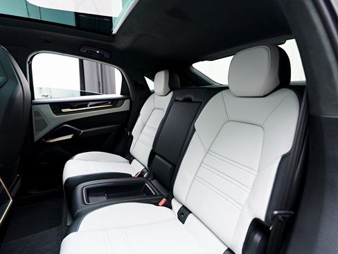 Used 2025 Porsche Cayenne GTS image 51