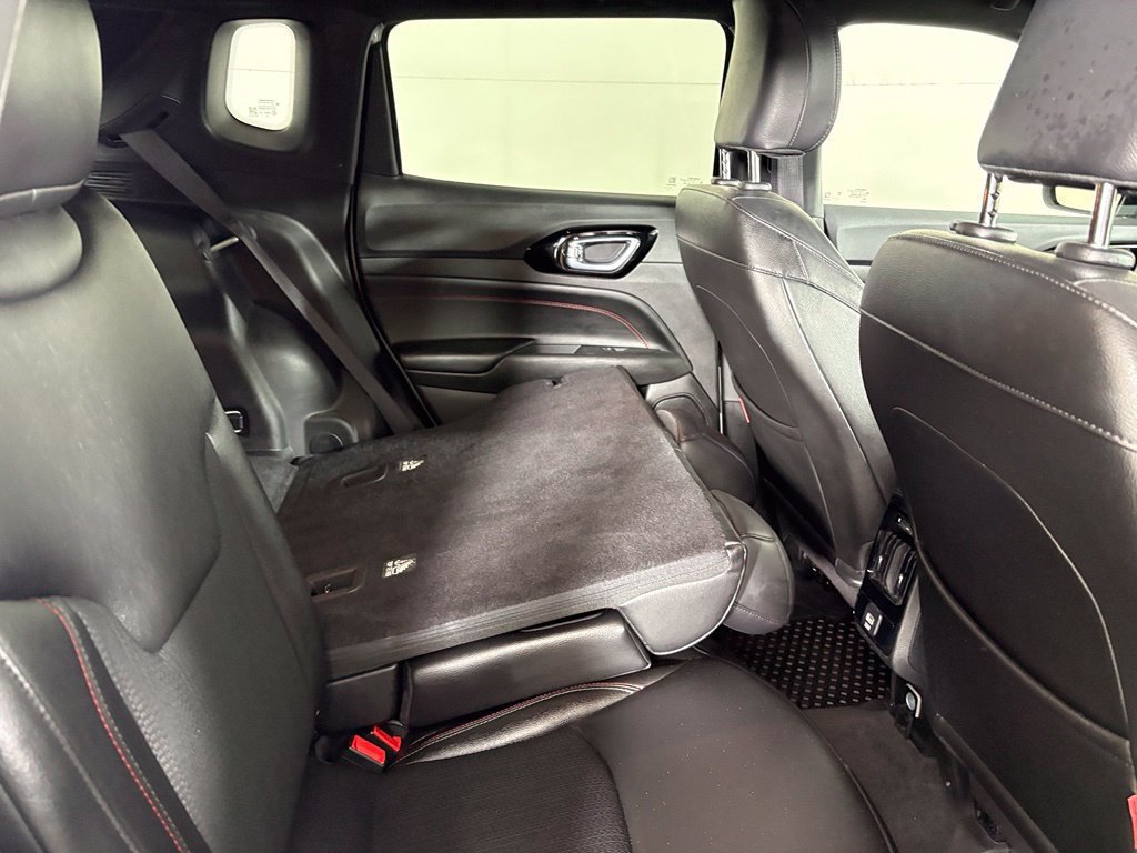 Used 2025 Jeep Compass Trailhawk AWD/4WD image 17