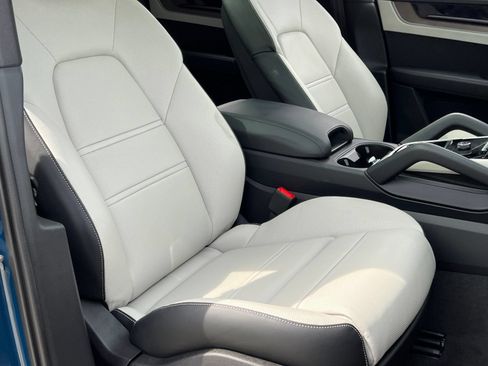 Certified 2026 Porsche Cayenne S AWD/4WD image 17