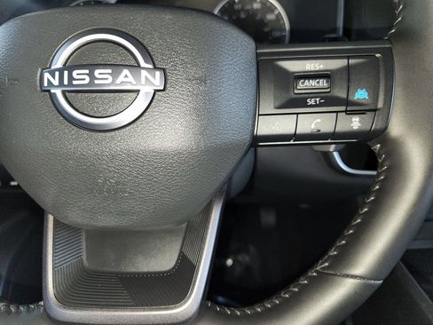 Used 2025 Nissan Rogue SV FWD image 25