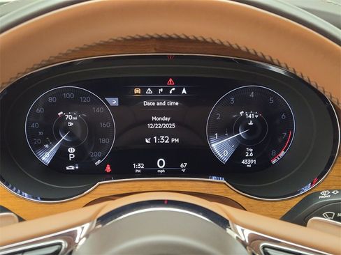 Certified 2022 Bentley Bentayga V8 image 36