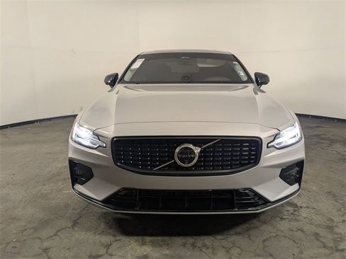 Used 2024 Volvo S60 B5 Plus image 5