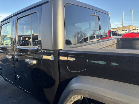 New 2026 Jeep Gladiator Sport AWD/4WD image 13