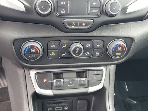 Used 2024 GMC Terrain SLE w/ Driver Convenience Package image 18