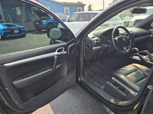Used 2010 Porsche Cayenne AWD/4WD image 16