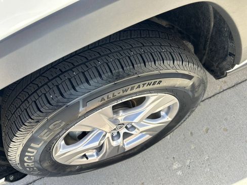 Certified 2024 Toyota RAV4 LE AWD/4WD image 22