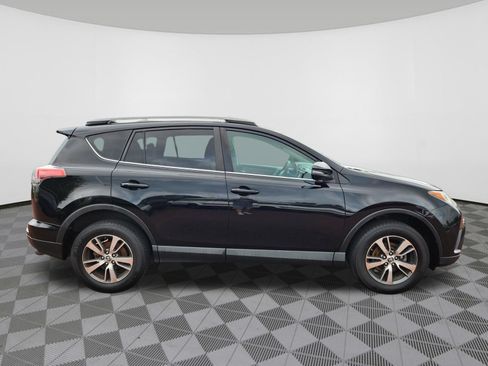 Used 2018 Toyota RAV4 XLE AWD/4WD image 6