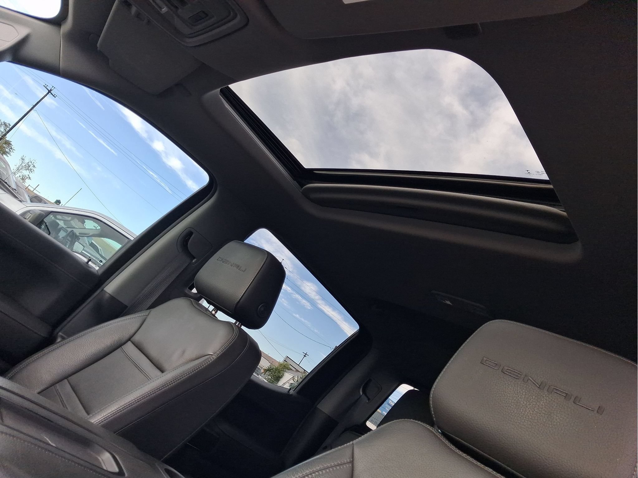 Used 2019 GMC Sierra 1500 Denali w/ Driver Alert Package II AWD/4WD image 17