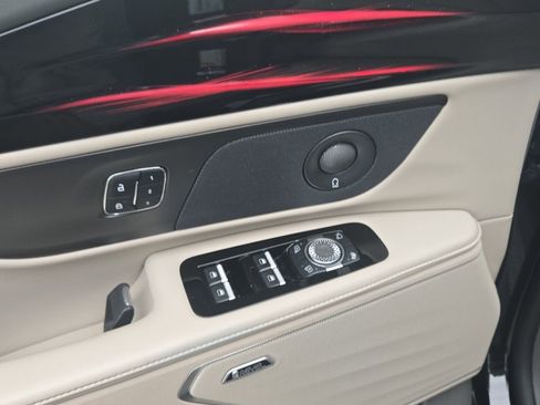 Used 2025 Lincoln Nautilus Reserve w/ Jet Appearance Package AWD/4WD image 10