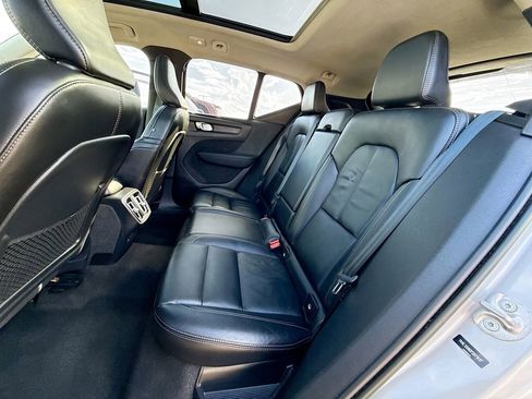 Used 2023 Volvo XC40 B5 Plus image 27