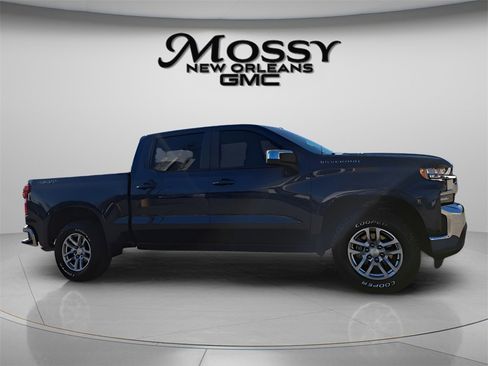 Used 2021 Chevrolet Silverado 1500 LT w/ Convenience Package II image 3