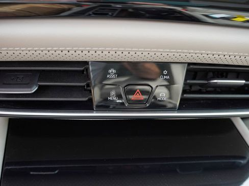 Used 2024 Volkswagen Atlas SEL Premium R-Line image 32