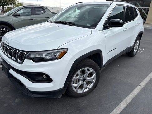 Used 2025 Jeep Compass Latitude AWD/4WD image 1
