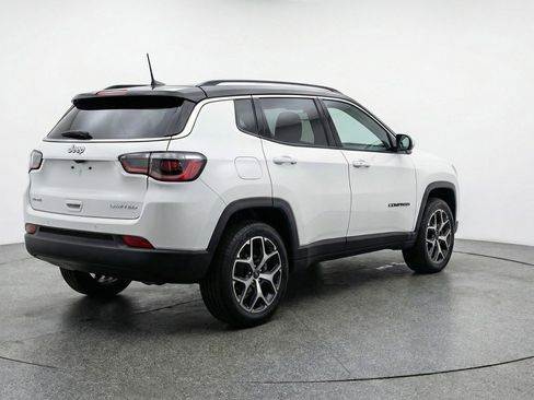 Used 2025 Jeep Compass Limited AWD/4WD image 9