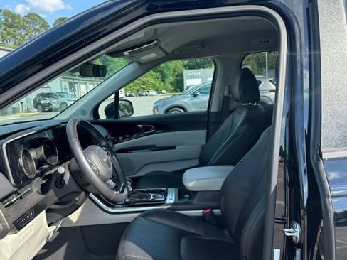 Used 2024 Kia Carnival EX FWD image 5