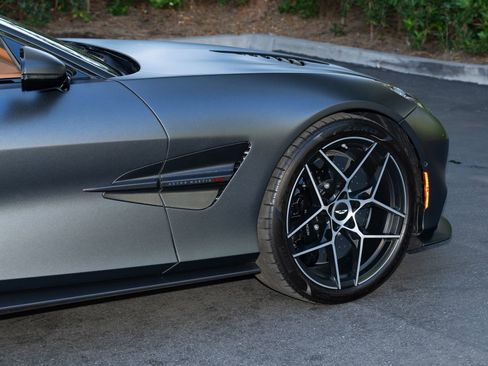Used 2025 Aston Martin Vanquish RWD image 8